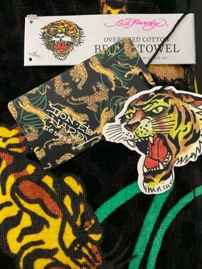 ED HARDY DESIGNS BLACK STRIPED TIGERS PRINT BEACH TOWEL 6 FEET 36x72” NWT